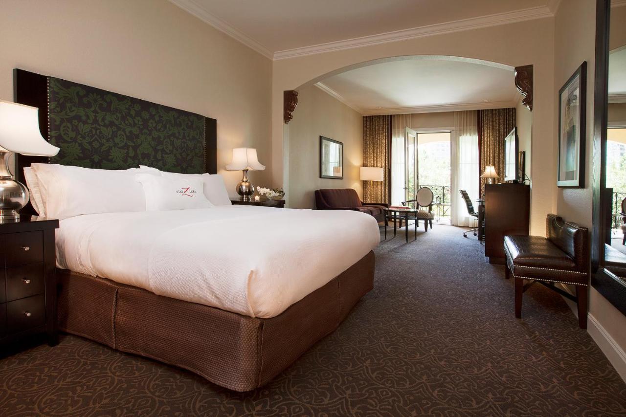 Premium Balcony - 1 King Bed