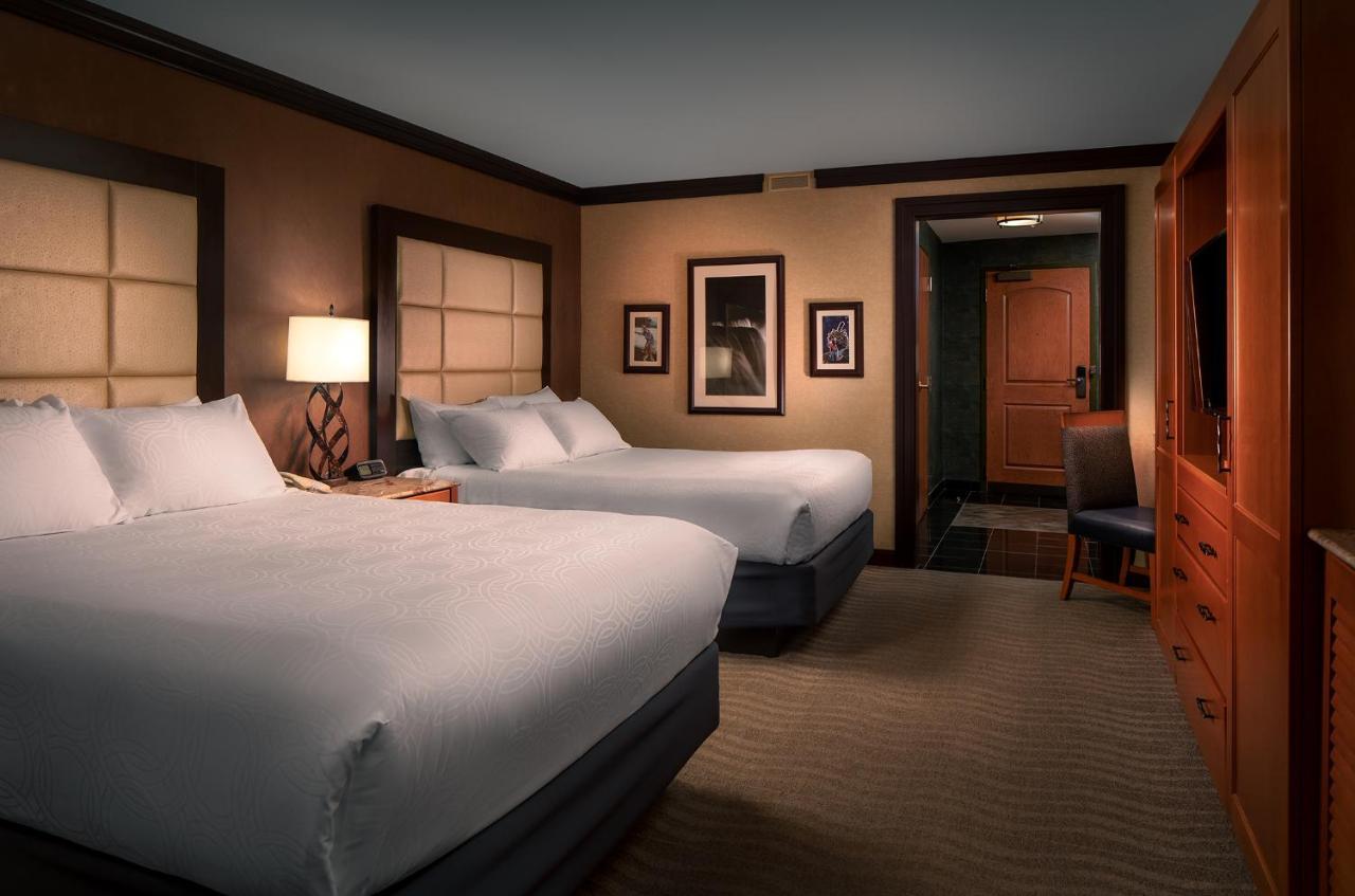 Deluxe Room with Two Queen Beds Nonsmoking