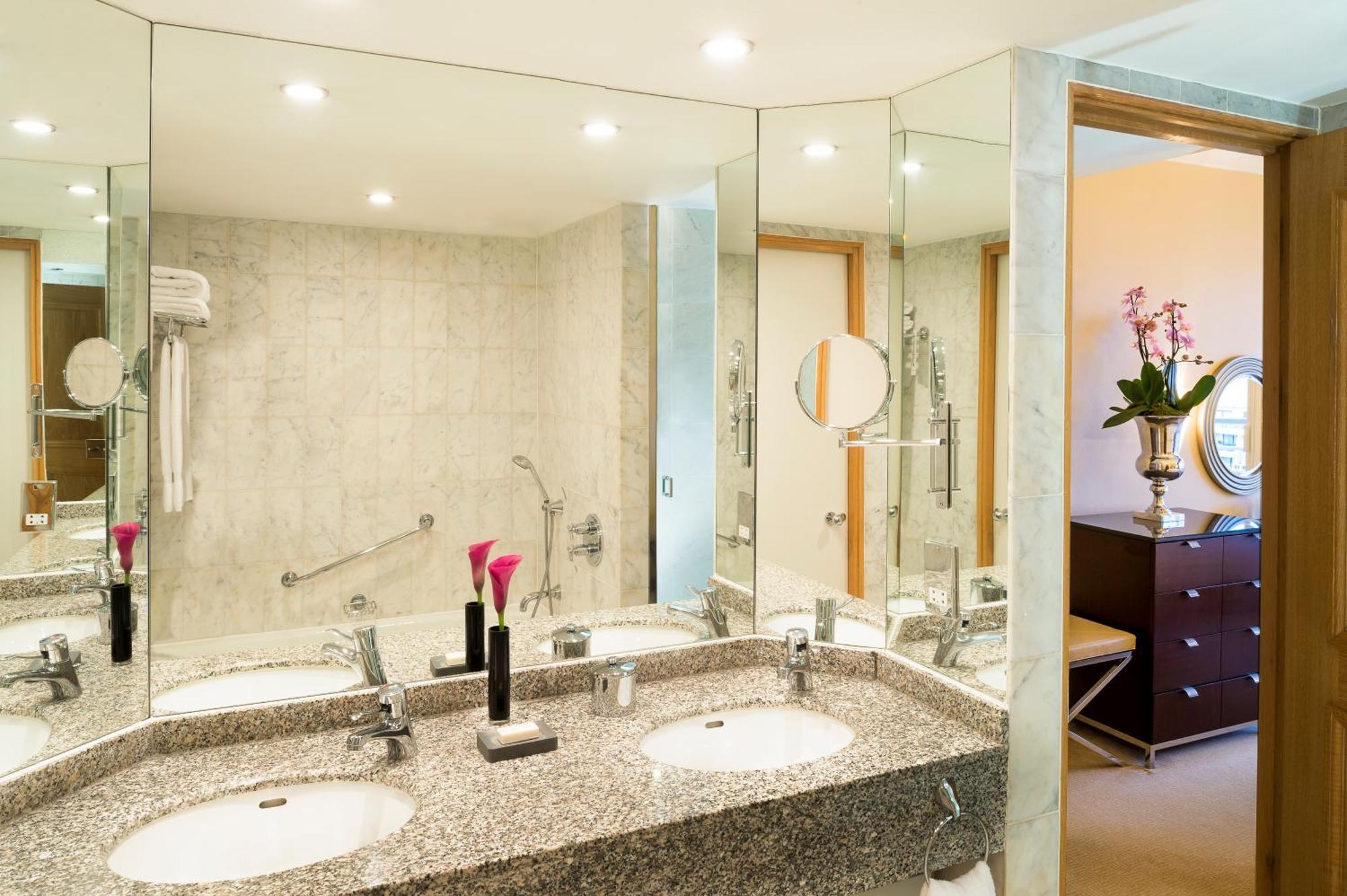 Marina King Suite