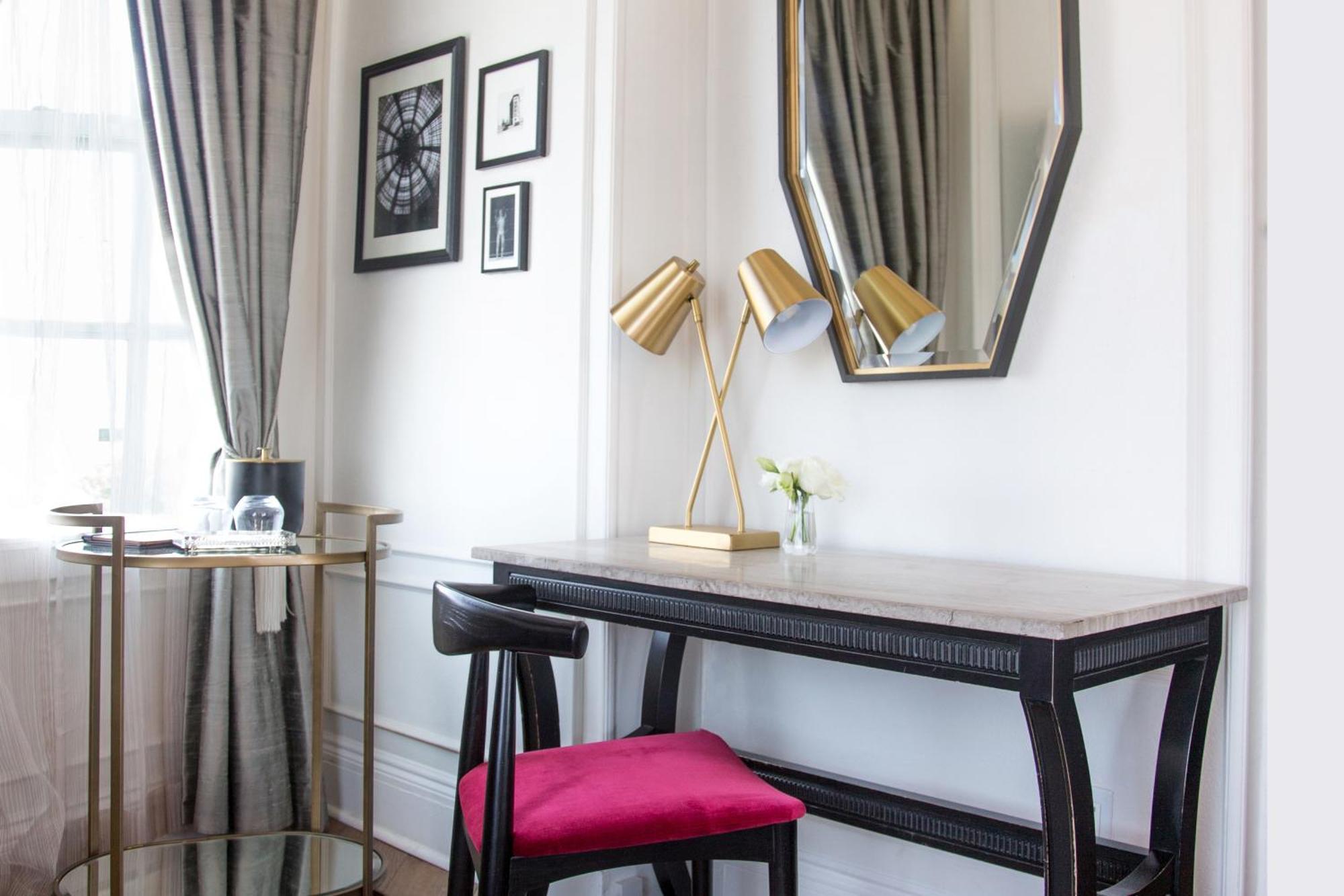 Classic Queen Room