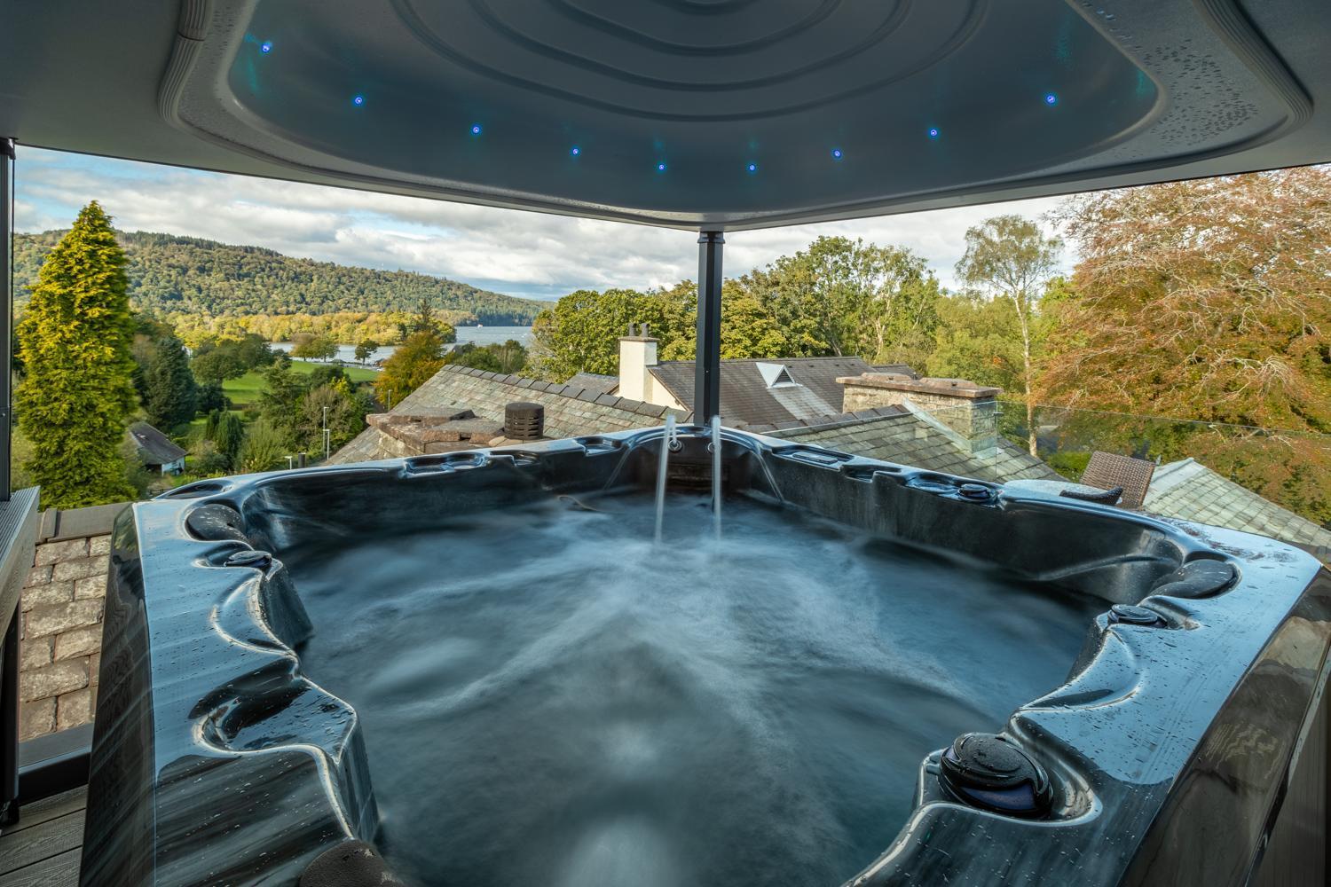 Penthouse Suite with Roof-Top Hot Tub