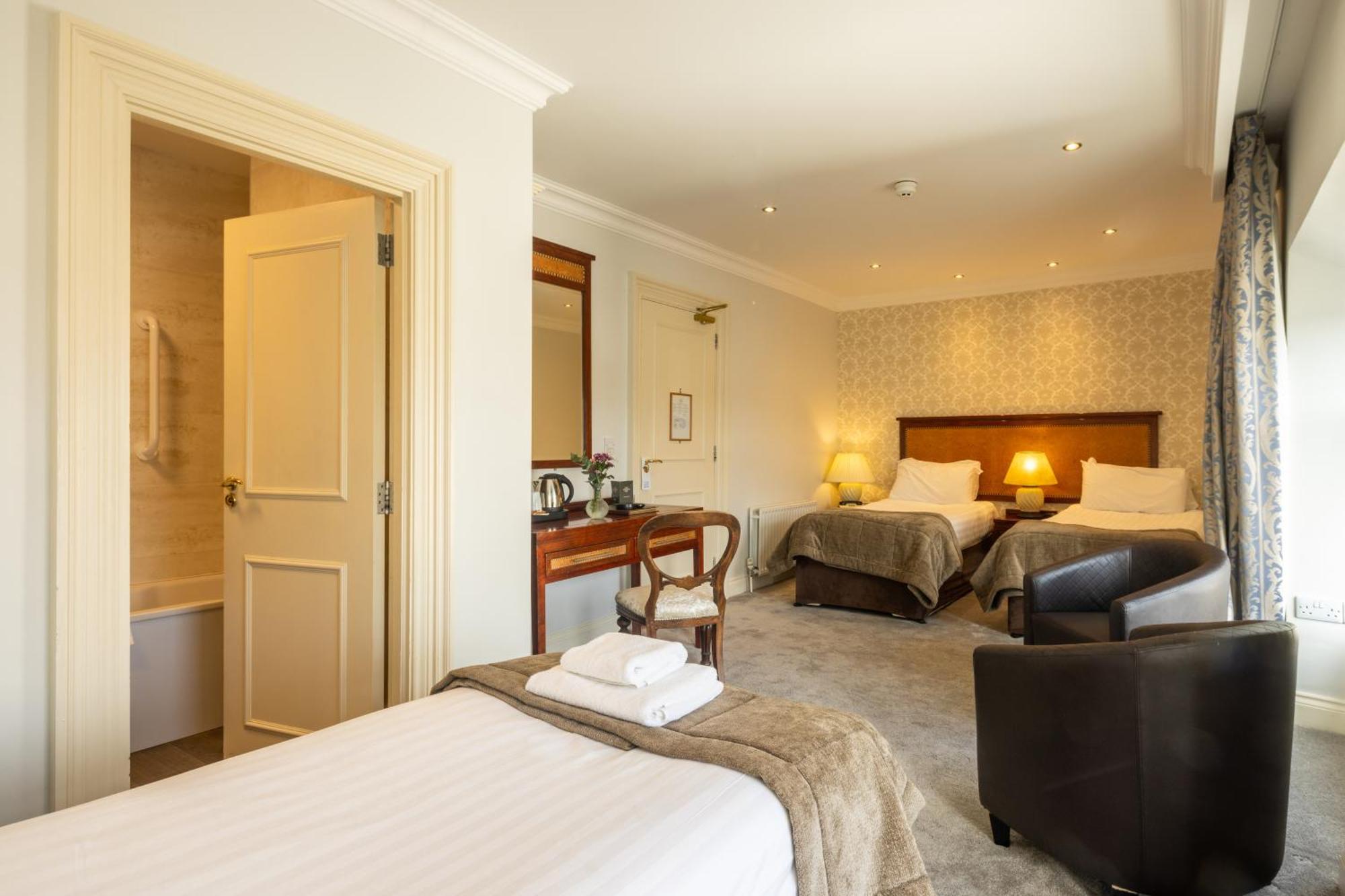 Twin Room,1539791650:JPEG