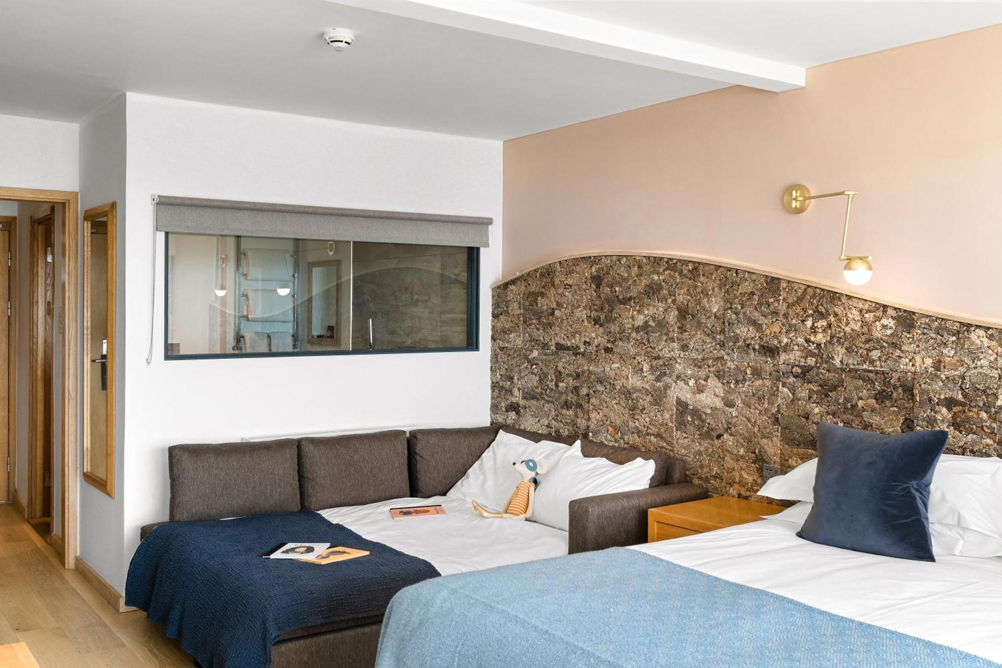 Spacious Sea View Double/Twin