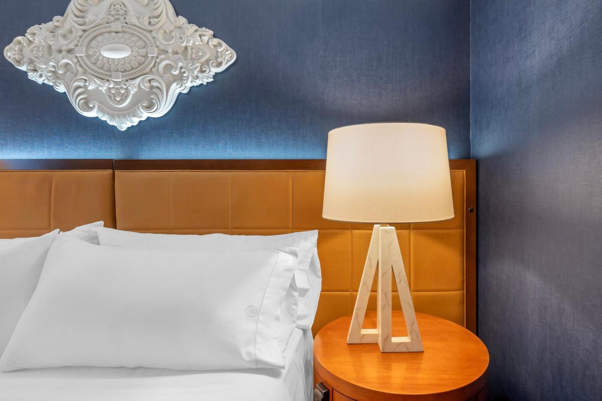 Executive Suite - 1 King Bed