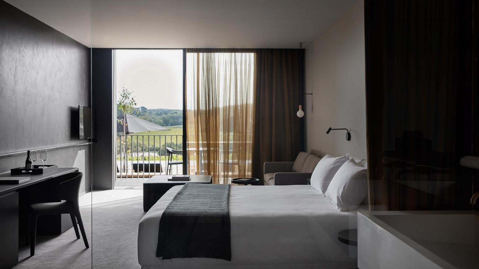 Vineyard with Shower including Breakfast and Signature Inclusions