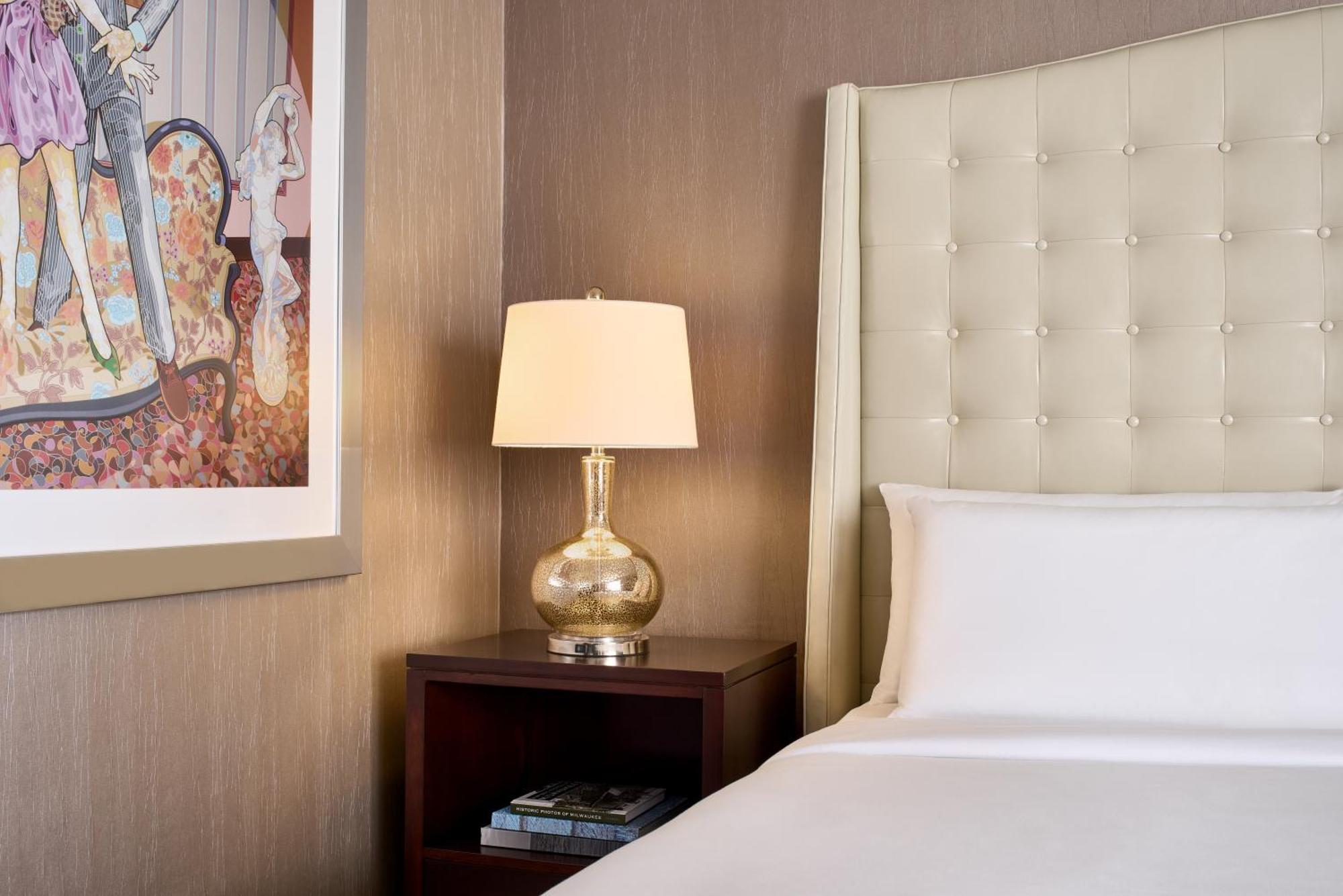 Grand Tower King Room with Roll-in Shower