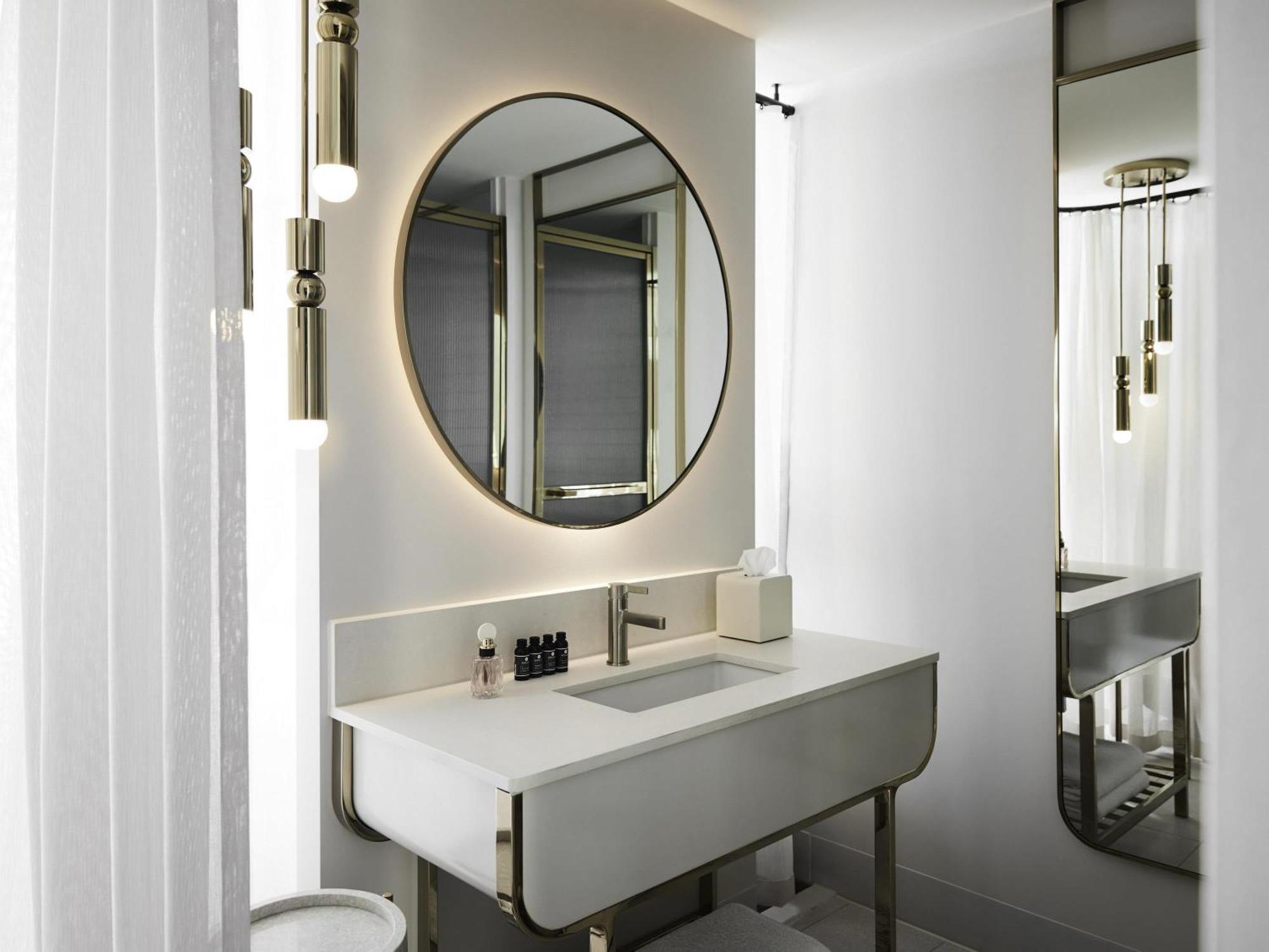 Deluxe King Room with Open Bathroom