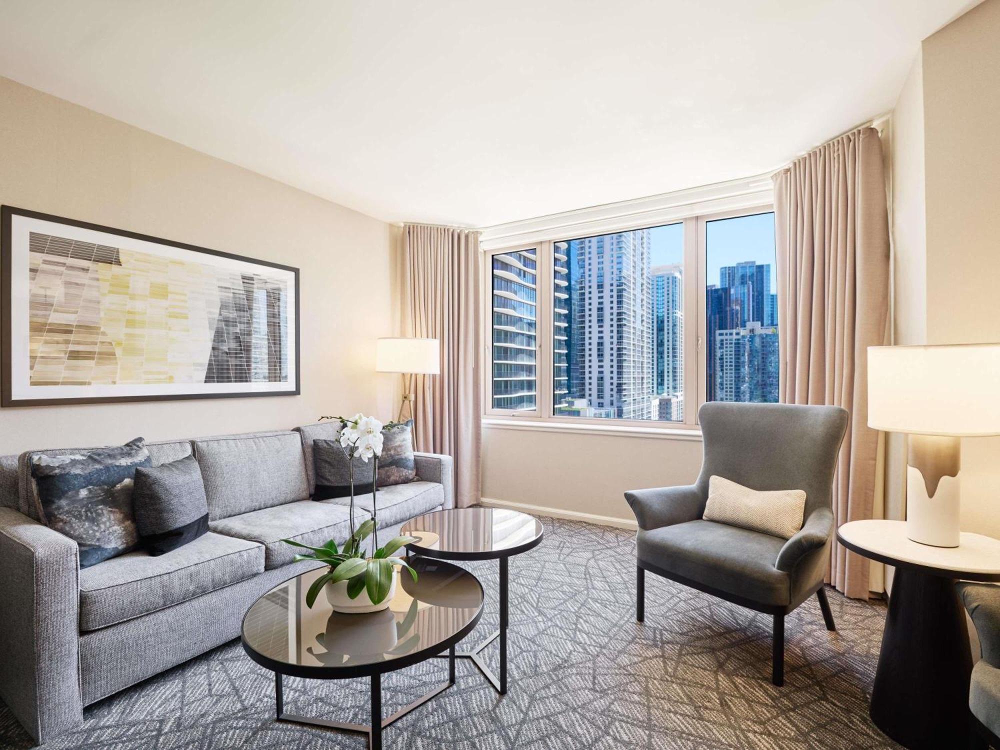 One Bedroom Suite 1 King