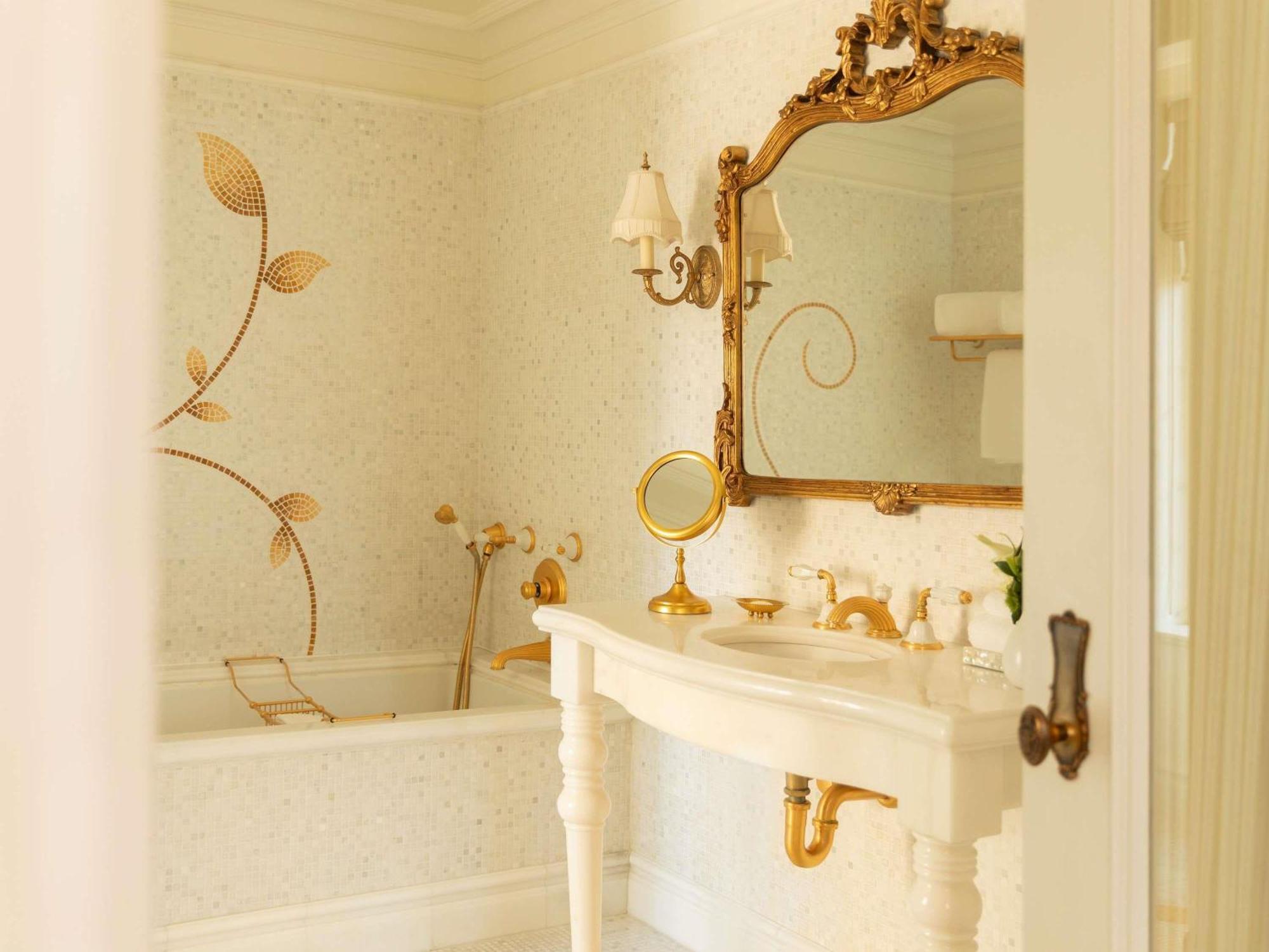 Grand Deluxe King Room
