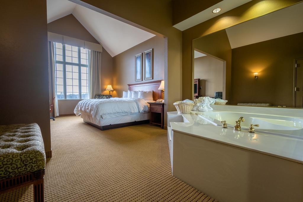 King Suite with Spa Bath