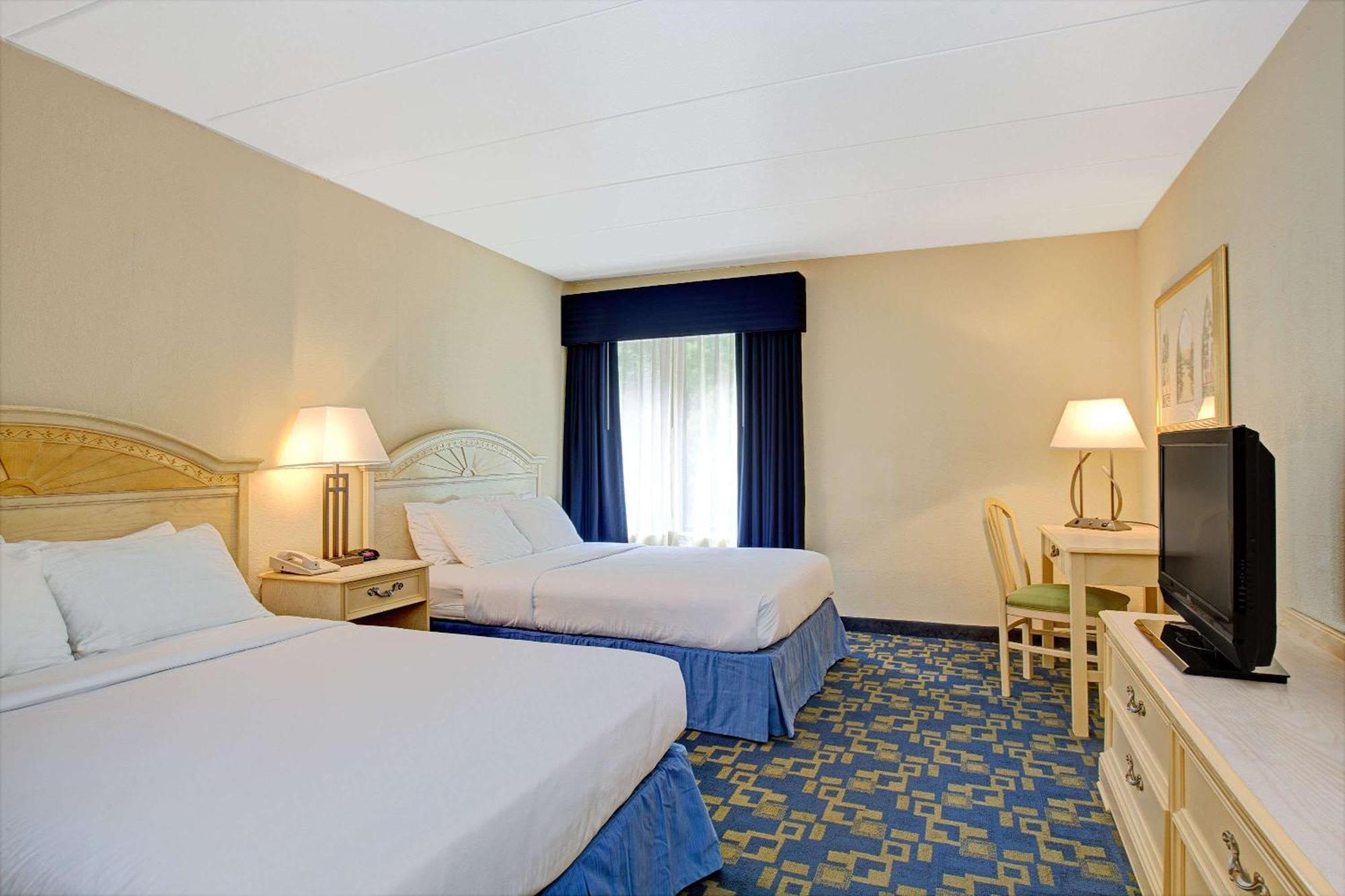 Double Room with Two Double Beds - Smoking
