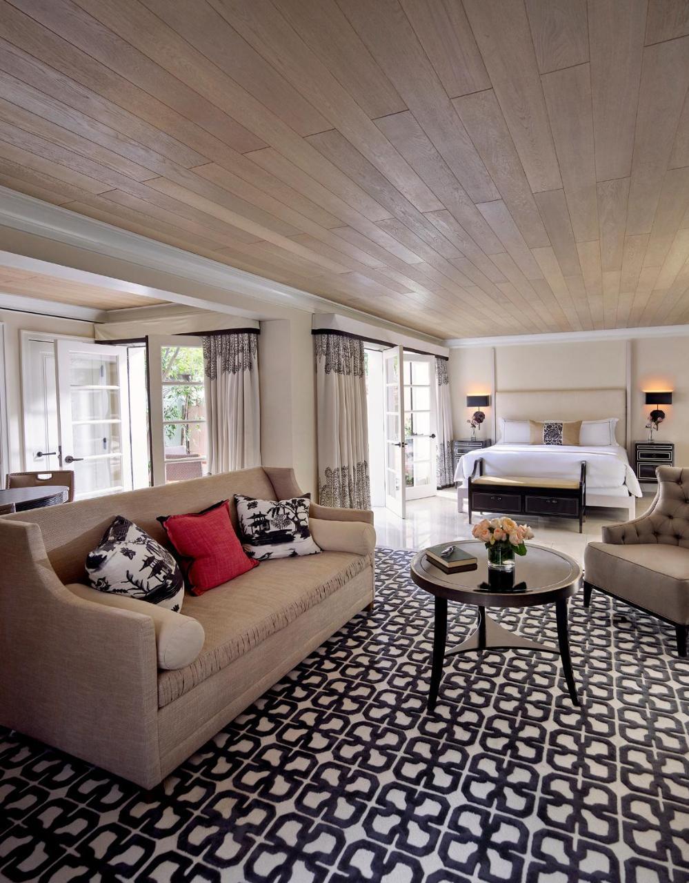 Junior Pool Suite