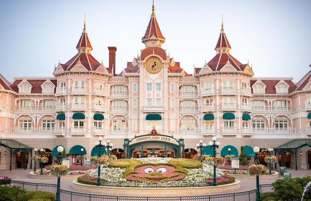 Disneyland Hotel-1