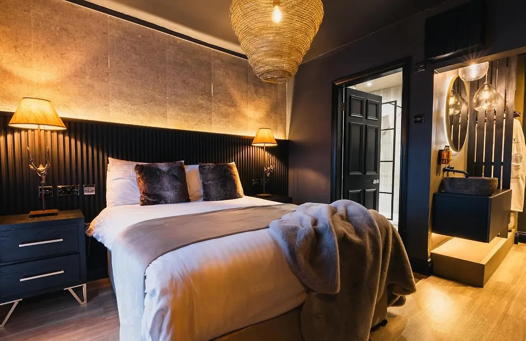 Derwent Manor Boutique Hotel-1