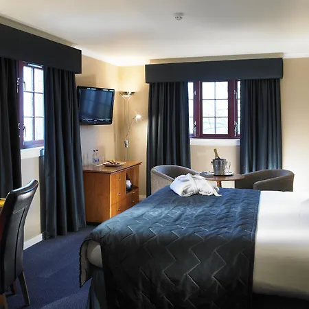 Stirling Highland Hotel- Part Of The Cairn Collection-3