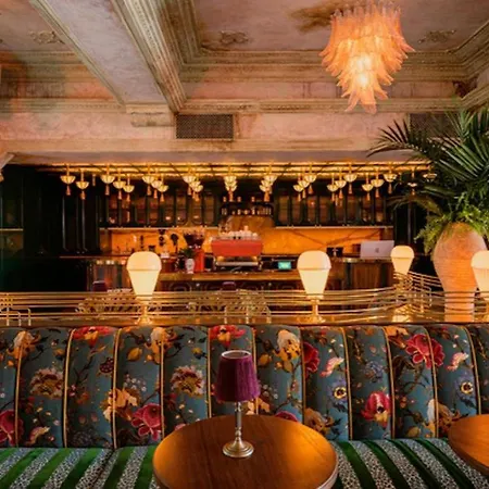 The Lafayette Hotel, Swim Club & Bungalows-2